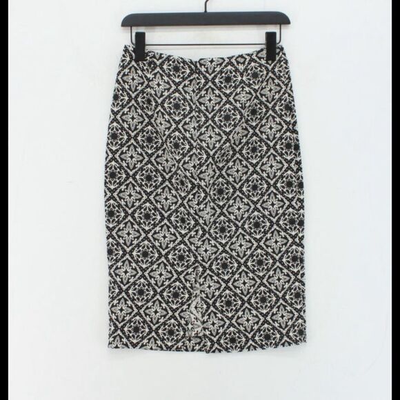 Zara Dresses & Skirts - Zara skirt size large